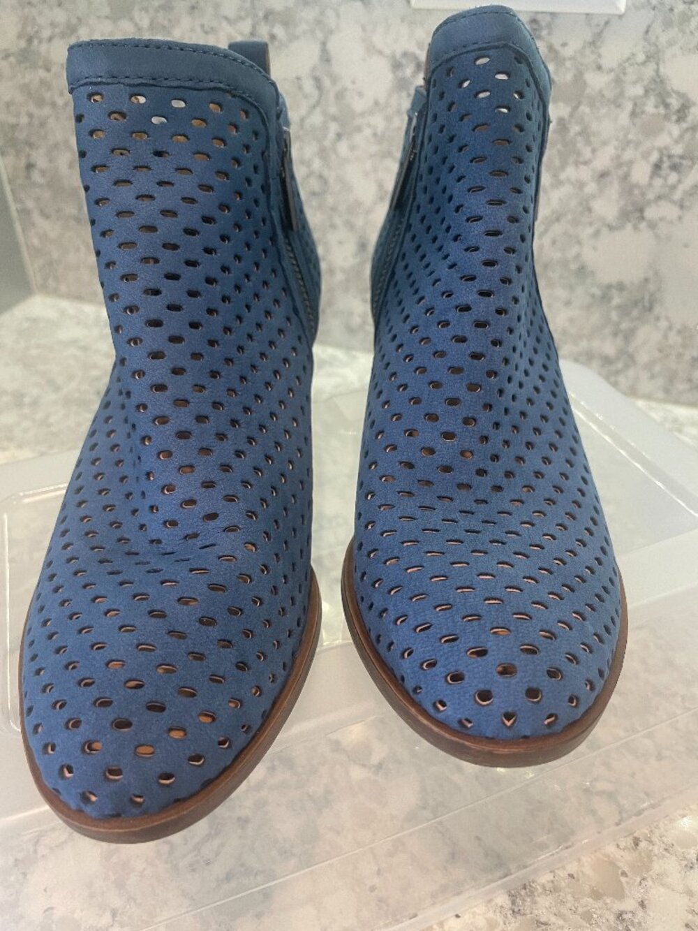 LUCKY BRAND BASEL 3 PERFORATED NUBUCK LEATHER ANKLE BOOTIES BLUE SIZE 7 NO BOX